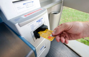 Planejamento Financeiro - Tarifa para sacar no cartão de crédito dobra de preço